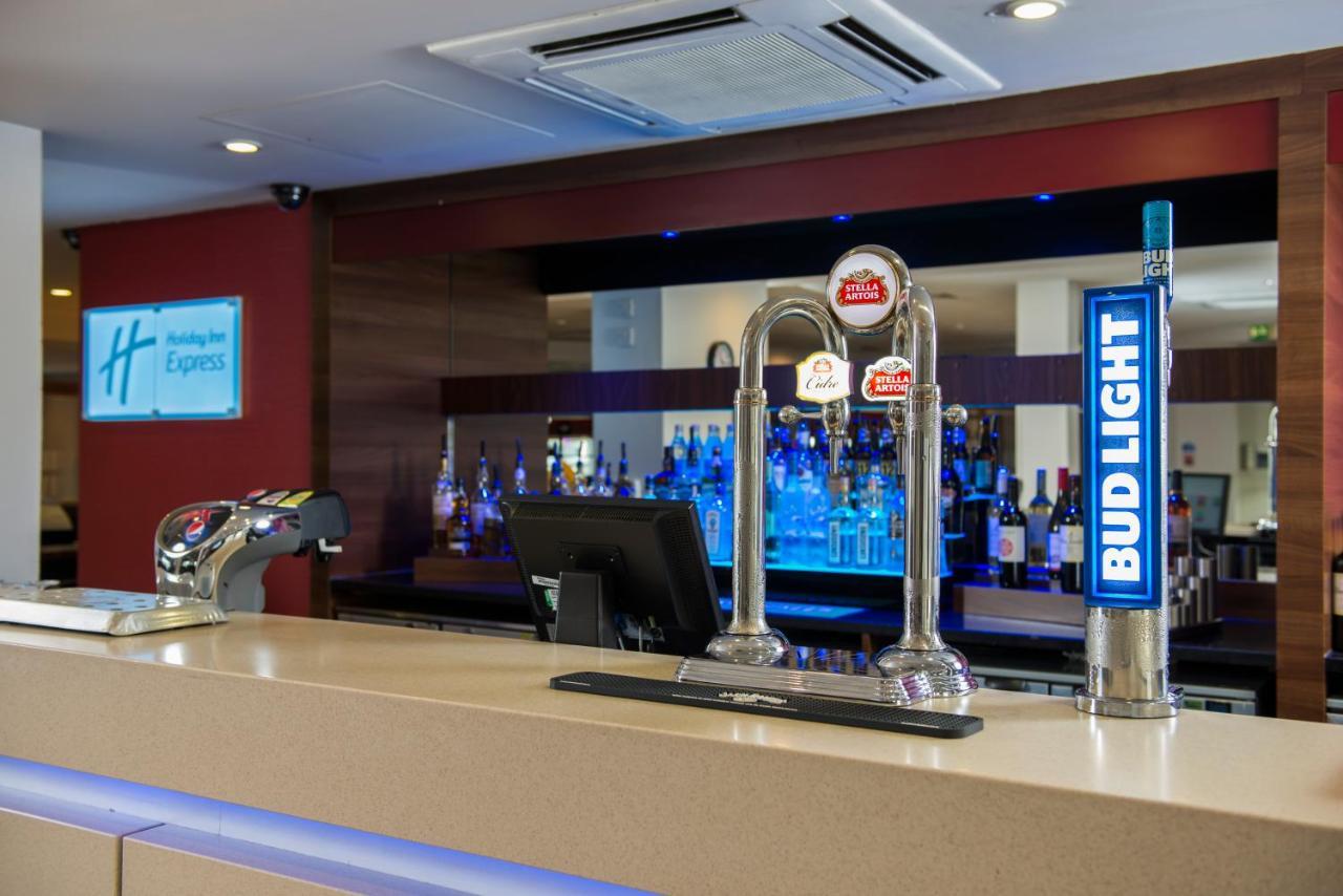 Holiday Inn Express Leeds City Centre By Ihg Exterior foto